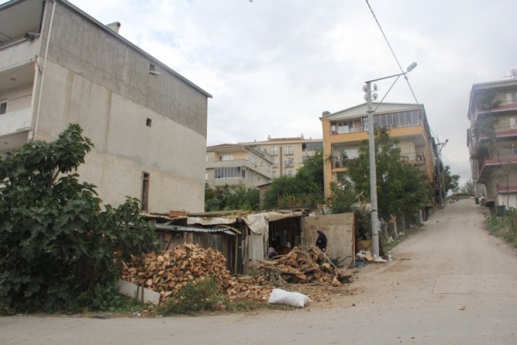 Bursa'da Ge&ccedil;it Mahallesi'nde kimin evi kimin arsasında belli değil (&Ouml;ZEL HABER)