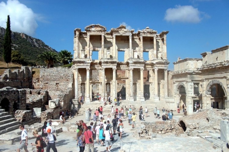 İzmir'e gelen turist sayısında, pandemi &ouml;ncesi d&ouml;neme g&ouml;re artış yaşandı