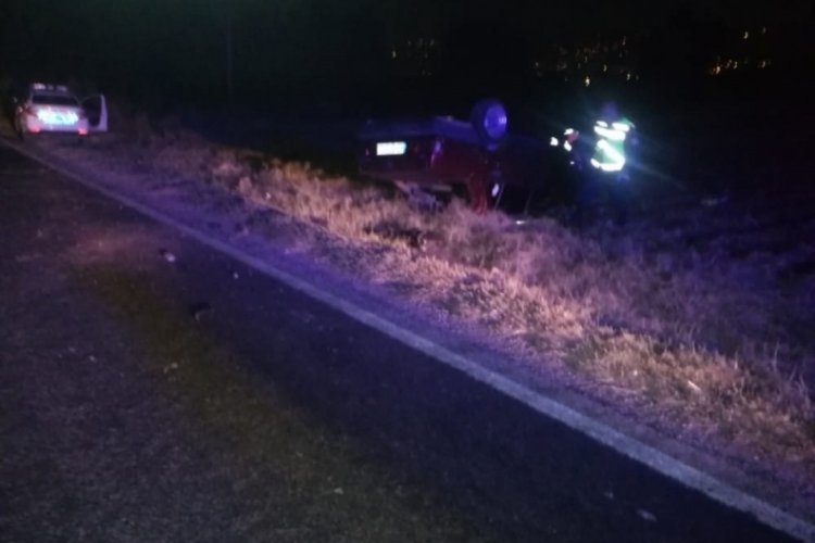 İzmir'de feci kazada otomobilden fırlayan s&uuml;r&uuml;c&uuml; canından oldu