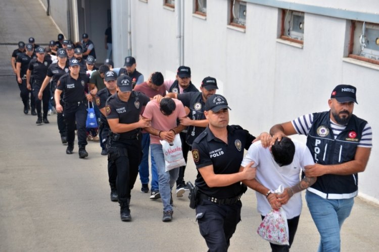 Adana'da, K&ouml;k&uuml;n&uuml; Kurutma Operasyonu'nda 132 kişi tutuklandı