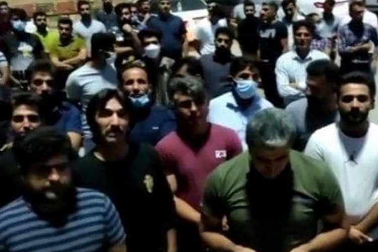 İran'da petrokimya tesisi &ccedil;alışanları greve gitti