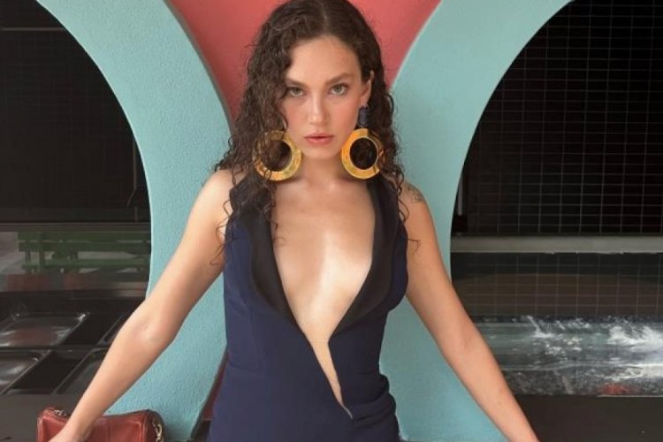 Melisa Şenolsun,  g&ouml;ğ&uuml;s dekolteli elbisesiyle Instagram'ı kasıp kavurdu