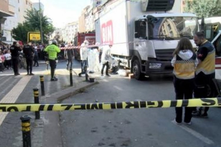 Pazar alışverişinden d&ouml;nerken kamyonun &ccedil;arpması sonucu &ouml;ld&uuml;