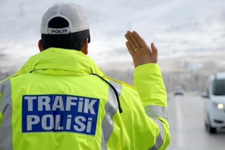 Tekirdağ'da kovalamaca sonrası yakalanan s&uuml;r&uuml;c&uuml; ehliyetsiz &ccedil;ıktı