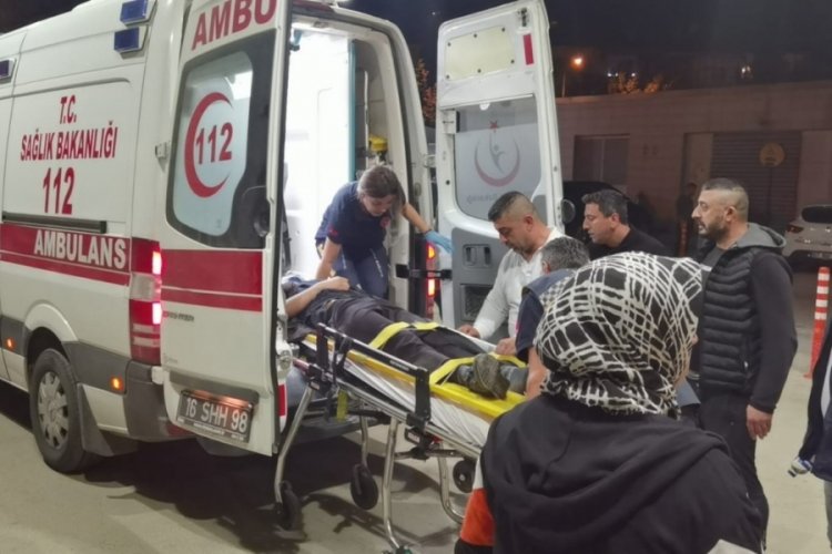Bursa'da cip yayaya, otomobil de cipe &ccedil;arptı: 3 yaralı