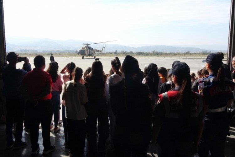 Aydın'da D&uuml;nya Kız &Ccedil;ocukları G&uuml;n&uuml;'nde, 33 kız &ccedil;ocuğu ilk kez helikoptere bindi