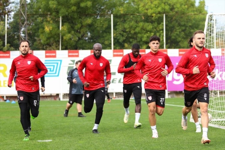 Samsunspor'lu  Ali Kaan G&uuml;neren: &Ccedil;ok g&uuml;&ccedil;l&uuml; bir kadroya sahibiz