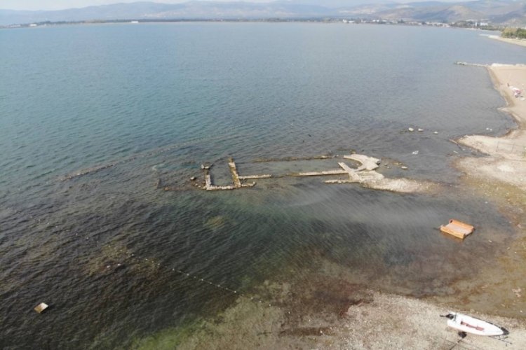 Bursa'nın 2 bin yıllık tarihi bazilikası kuraklık dolayısıyla su &uuml;zerine &ccedil;ıktı
