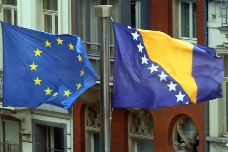 AB Komisyonu'ndan 'Bosna Hersek'e aday &uuml;lke stat&uuml;s&uuml; verilsin' g&ouml;r&uuml;ş&uuml;