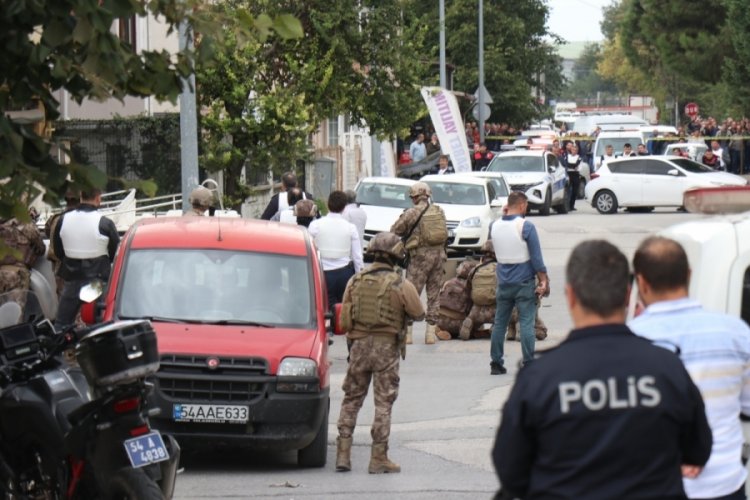 &Uuml;st&uuml; &ccedil;ıplak şekilde şehrin g&ouml;beğinde pompalı t&uuml;fekle dehşet sa&ccedil;tı!
