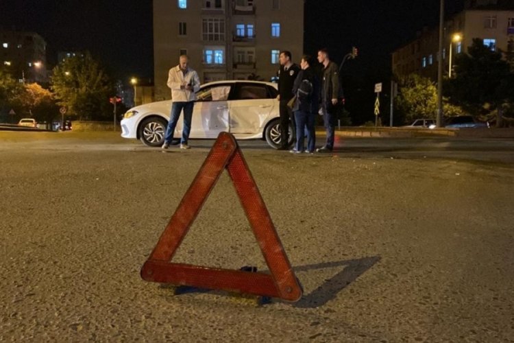 Kayseri'de 2 otomobil &ccedil;arpıştı: 1 yaralı