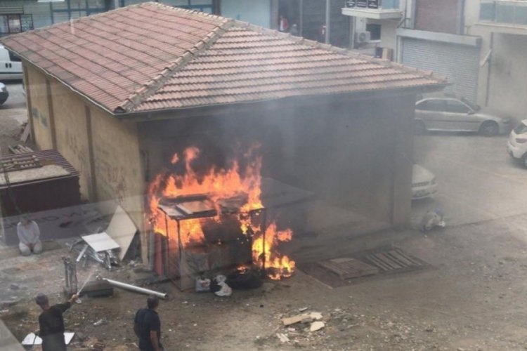İzmir'de vicdansızlık: Kilitli kul&uuml;bedeki k&ouml;pek yakılarak telef oldu