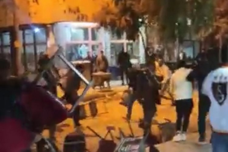 Iğdır'da &ccedil;ıkan kavgada sandalyeler havada u&ccedil;uştu