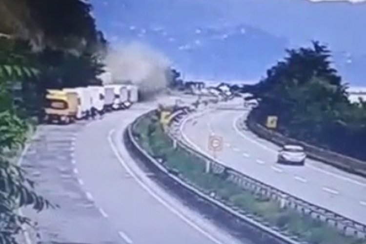 Karadeniz sahil yolunda aynı yerde heyelan