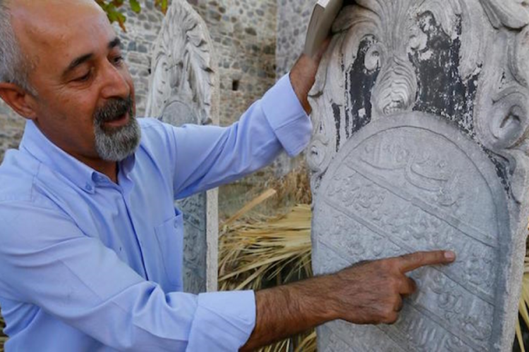 İzmir'de tarihi mezardan yoksulluk &ccedil;ıktı