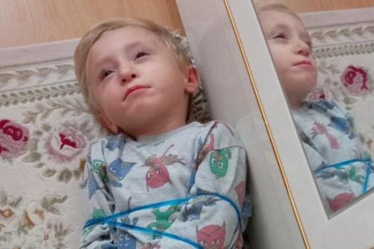 Minik Umut elinden d&uuml;şen ekmeği almak isterken hayatını kaybetti