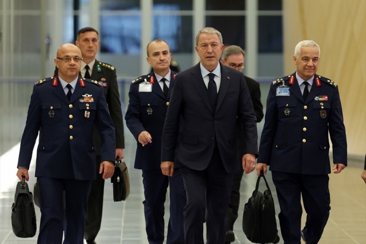 Bakan Akar, NATO Karargahı'nda mevkidaşları ile g&ouml;r&uuml;şmelerini s&uuml;rd&uuml;r&uuml;yor