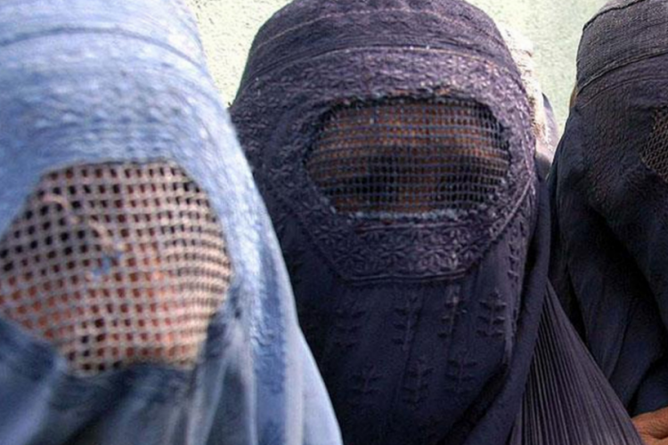 İsvi&ccedil;re'de, burka yasağını delenlere para cezası verilmesi teklifi