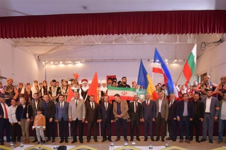 Başkent'te 6 &uuml;lkenin halk dansları topluluğundan unutulmaz g&ouml;steri
