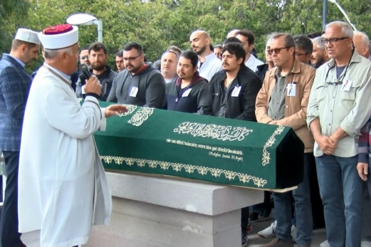 İstanbul'da kaza sonucu hayatını kaybeden gen&ccedil; doktor son yolculuğuna uğurlandı