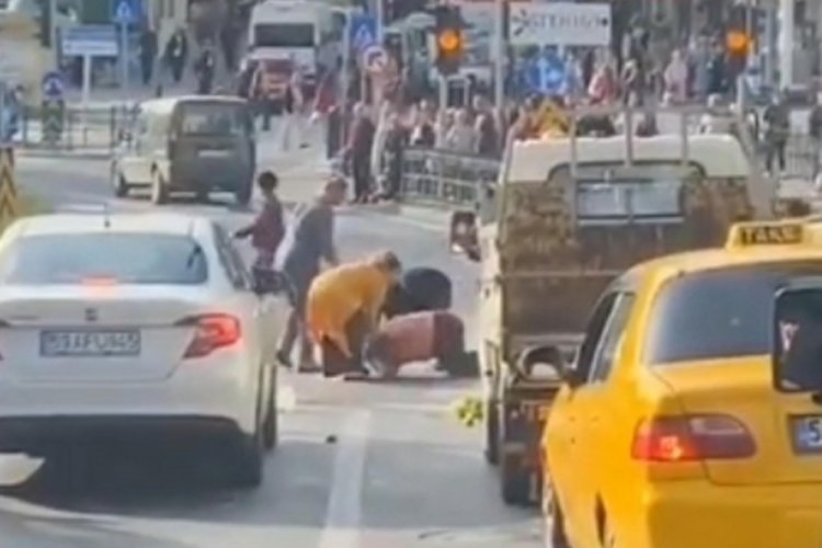 Tekirdağ'da 3 kadın trafiğin ortasında kavga etti