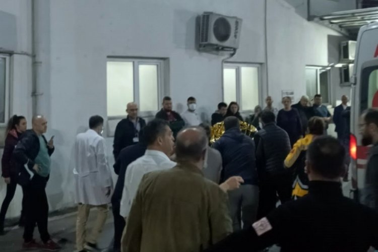Madendeki patlamada yaralanan iş&ccedil;iler hastaneye kaldırılıyor