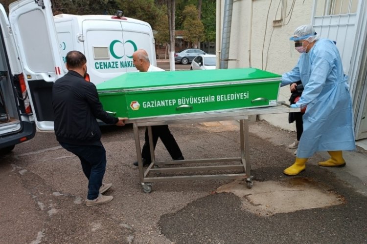 Şanlıurfa'da eşinin cenazesine yetişmeye &ccedil;alışılan kadın hayatını kaybetti