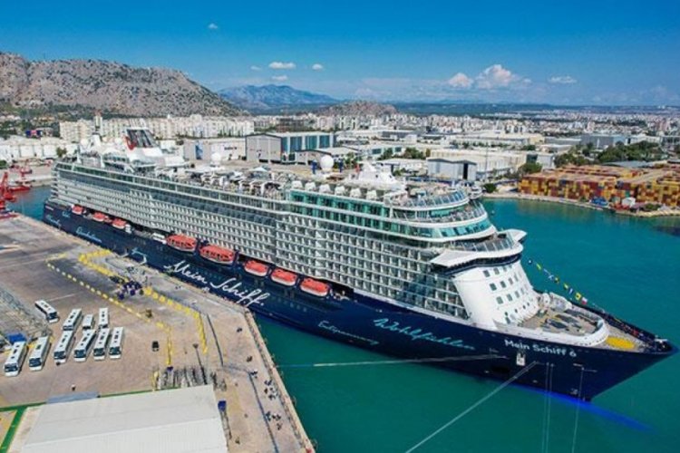 Antalya'daki l&uuml;ks yolcu gemisinde feci &ouml;l&uuml;m