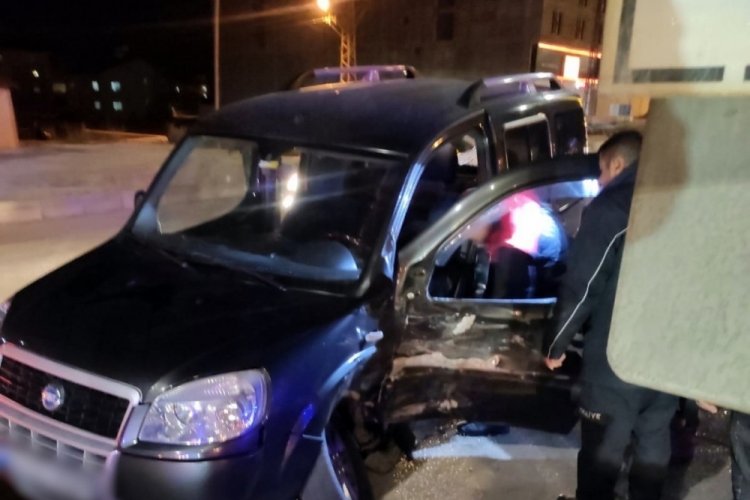 Hakkari Y&uuml;ksekova'da trafik kazası: 2 yaralı