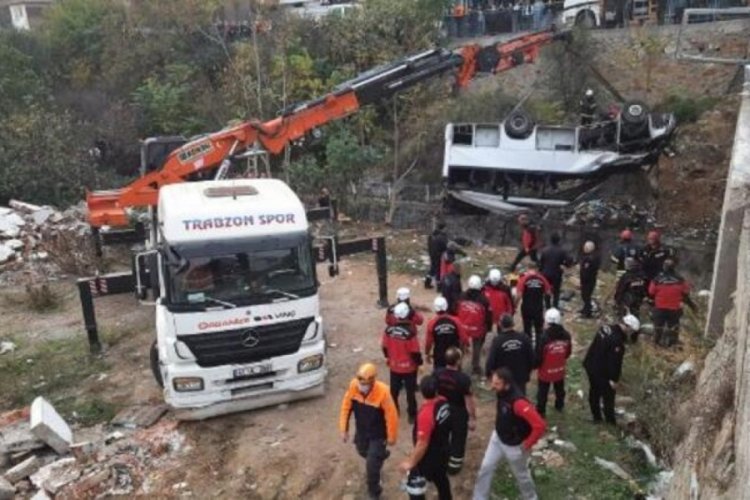 5 kişinin &ouml;ld&uuml;ğ&uuml; &ouml;ğrenci servisi kazasında şok detay