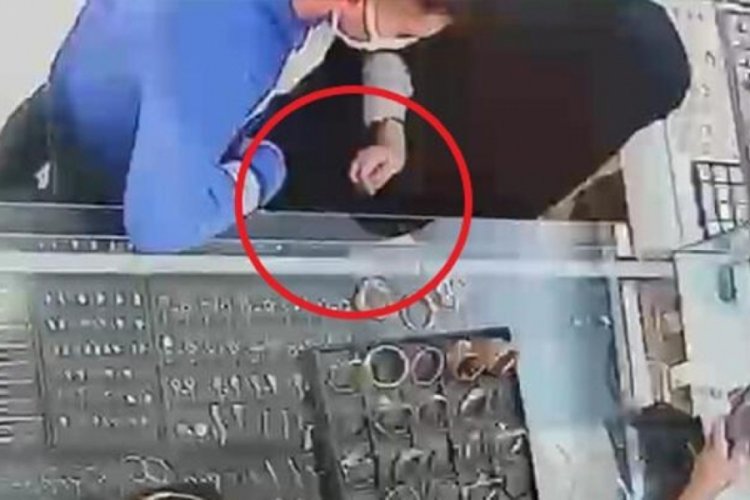 Maskeli ve &ccedil;arşaflı 2 kişiden kuyumcu soygunu