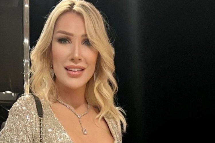 Seda Sayan, ışıltılı elbisesiyle poz verdi