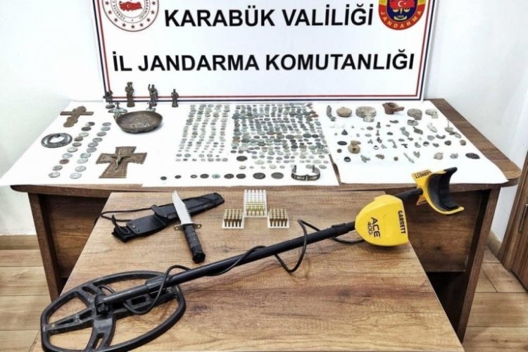 Karab&uuml;k'te tarihi eser ka&ccedil;ak&ccedil;ıları su&ccedil; &uuml;st&uuml; yakalandı