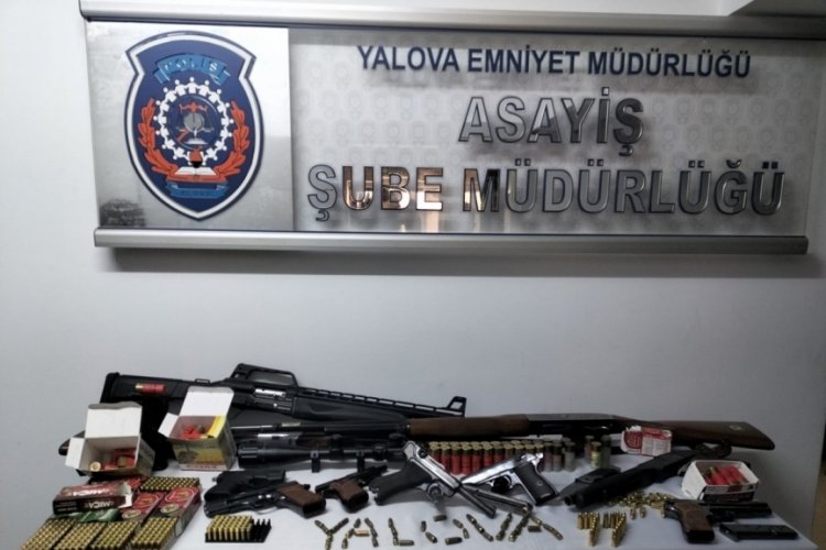 Yalova'da silah ka&ccedil;ak&ccedil;ılara darbe: 22 g&ouml;zaltı