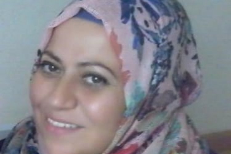 Komşusu tarafından 20 bı&ccedil;ak darbesiyle &ouml;ld&uuml;r&uuml;len kadın son yolculuğuna uğurlandı