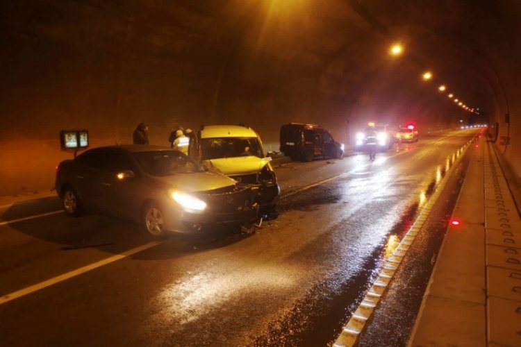 Sinop'ta t&uuml;nelde feci kaza: 5 yaralı