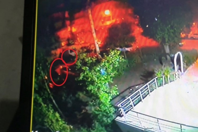 Diyarbakır'da park halindeki 2 otomobil tinerle yakıldı