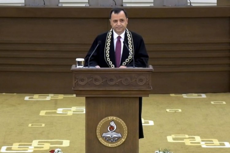 AYM'nin yeni &uuml;yesi Muhterem İnce, t&ouml;rende yemin etti