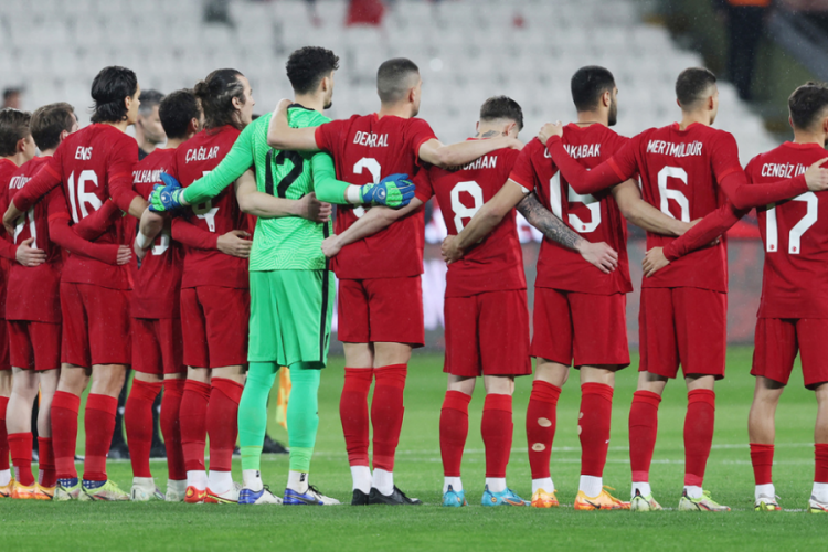 UEFA'dan A Milli Takım'a kısmi trib&uuml;n kapatma cezası