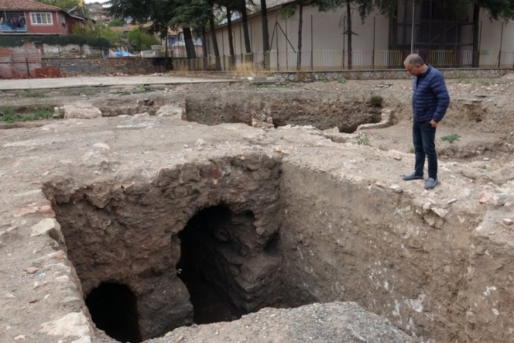 Tokat'ta okulun temel kazısında ortaya &ccedil;ıkmıştı, tahrip edildi
