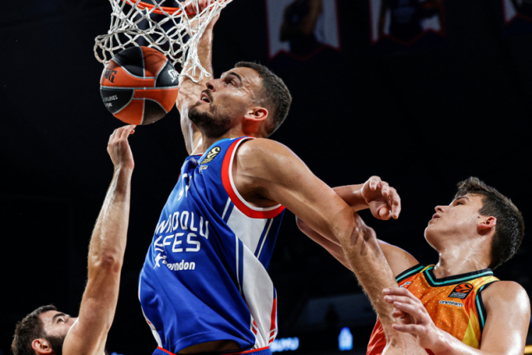 Anadolu Efes, EuroLeague'de Valencia'ya mağlup oldu