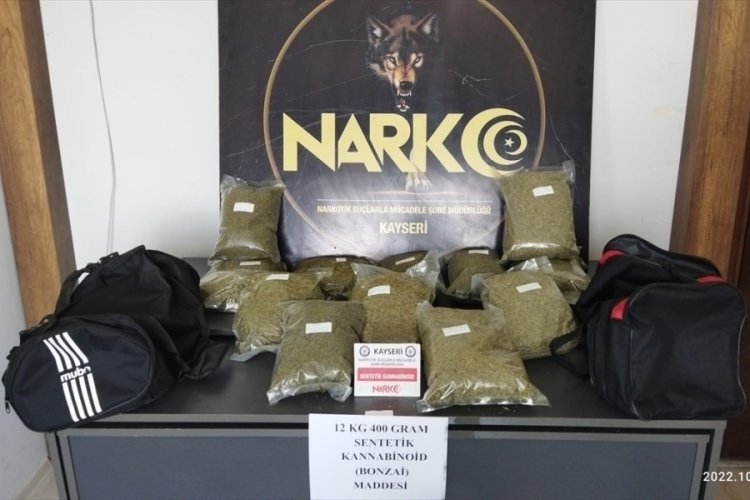 Kayseri'de yolcu otob&uuml;s&uuml;nde 12 kilo uyuşturucu ele ge&ccedil;irildi