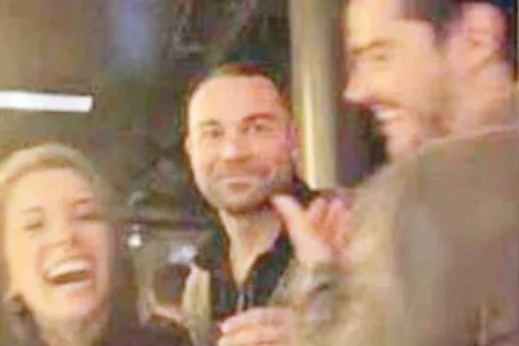 Berk Atan ve Melis T&uuml;z&uuml;ng&uuml;&ccedil;'&uuml;n samimi halleri dikkat &ccedil;ekti