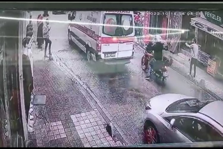 İstanbul'da sağlık &ccedil;alışanları ile esnaf arasında yol verme kavgası &ccedil;ıktı