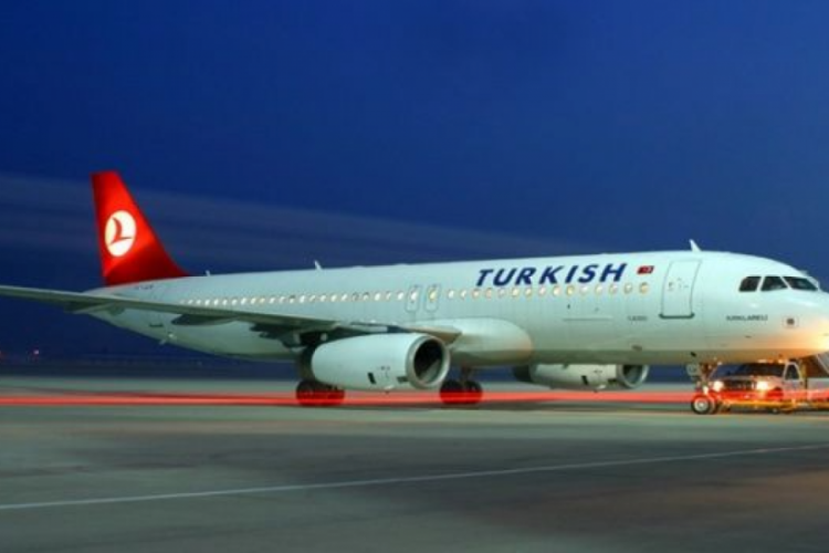 THY u&ccedil;ağı kalp krizi ge&ccedil;iren yolcu nedeniyle İstanbul'a geri d&ouml;nd&uuml;