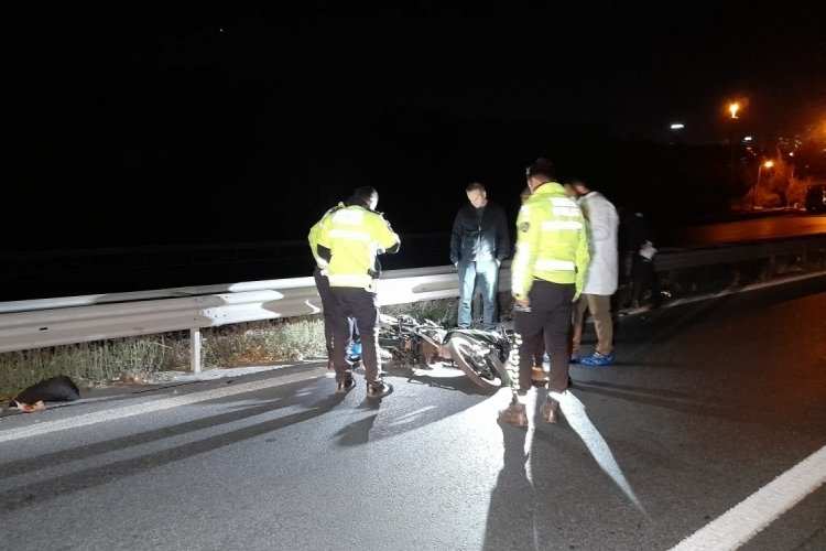 İstanbul'da bariyere &ccedil;arpan motosiklet s&uuml;r&uuml;c&uuml;s&uuml; hayatını kaybetti