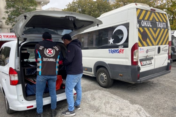İstanbul'da &ccedil;akarlı okul servisi trafikten men edildi