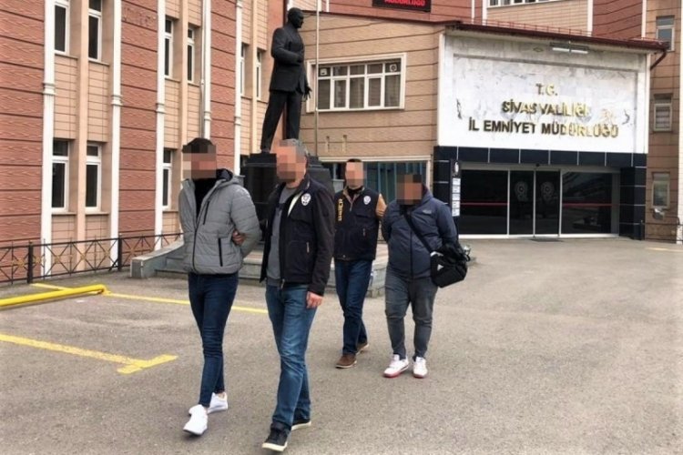 Sosyal medya dolandırıcıları Bursa ve Antalya'da operasyon ile yakalandı
