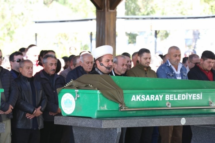 Oğlunun ardından canına kıyan doktor son yolculuğuna uğurlandı