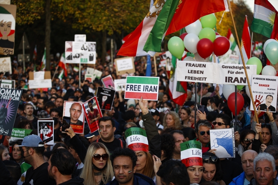 Berlin'de İran rejimine karşı protesto